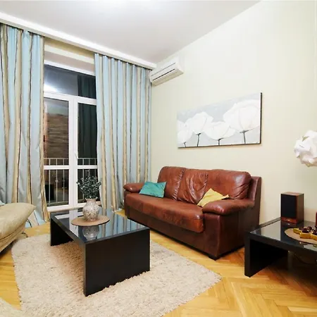 квартира у академкниги Apartament